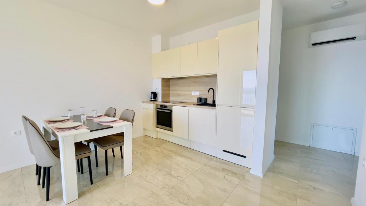 Apartments Sunflower Dramalj Bagian luar foto